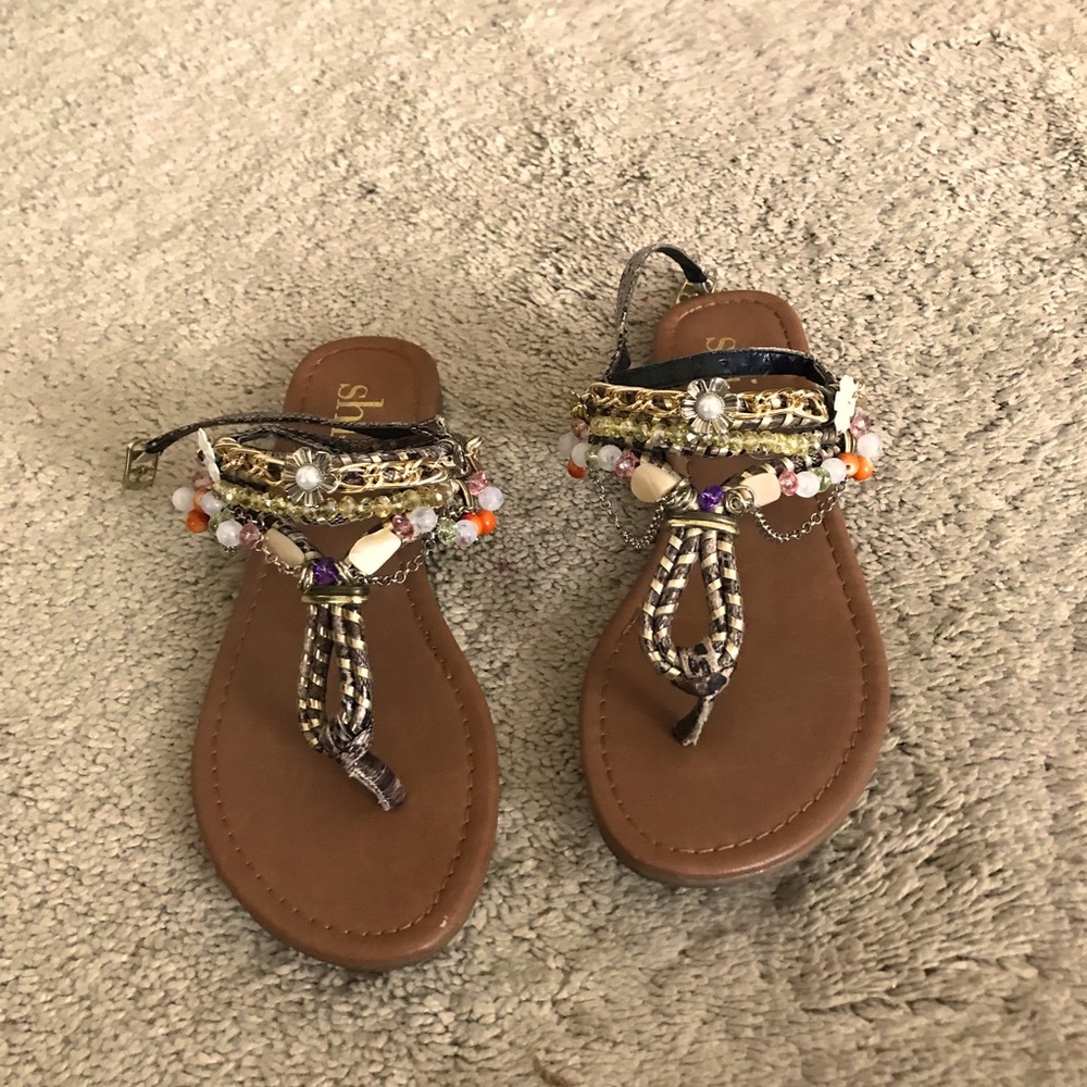 Bogo Sandler by Shi size 7 gold accents